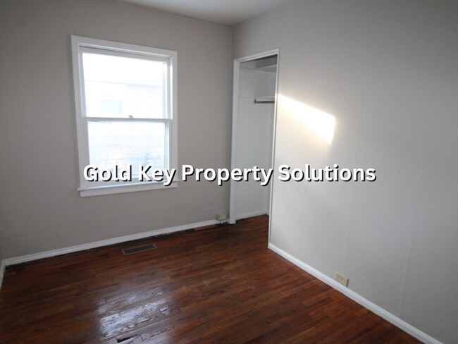 Building Photo - 3 BR 1 BA House with Garage and Enclosed Porch (NO SECTION 8)