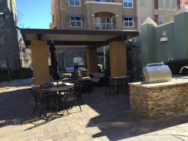 Building Photo - 38 E Serene Ave