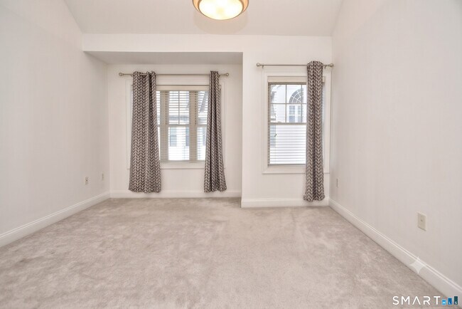 Building Photo - 39 Maple Tree Ave
