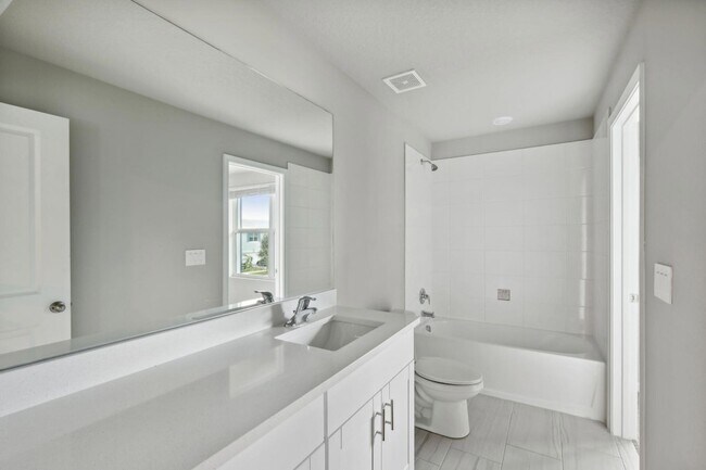 Building Photo - 423 Salisbury Cir