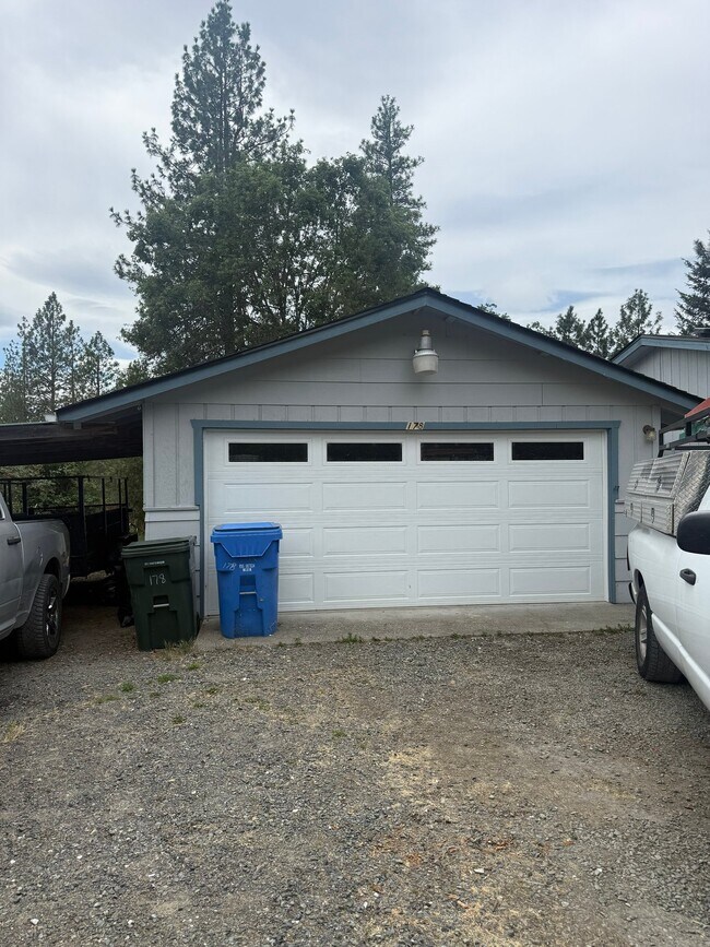 Building Photo - 178 Moonbeam Ln