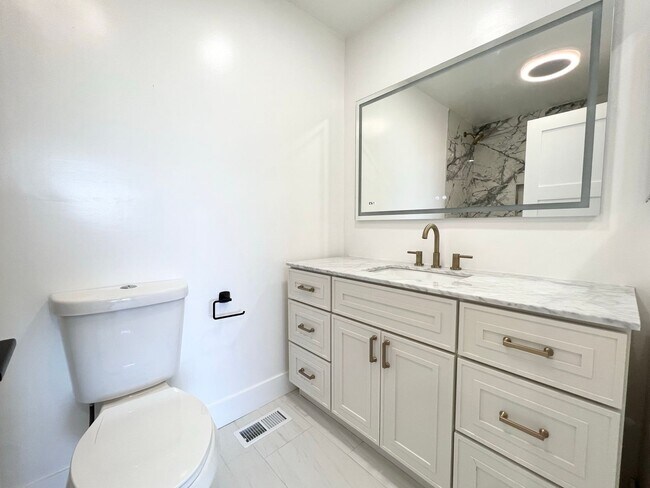 Building Photo - Beautifully Remodeled Condo with OCEAN VIE...