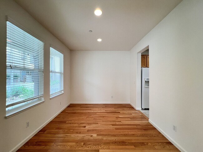 Building Photo - South Napa Three Bedroom House