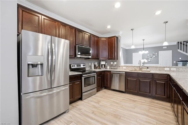 Building Photo - 1859 Parkview Ave