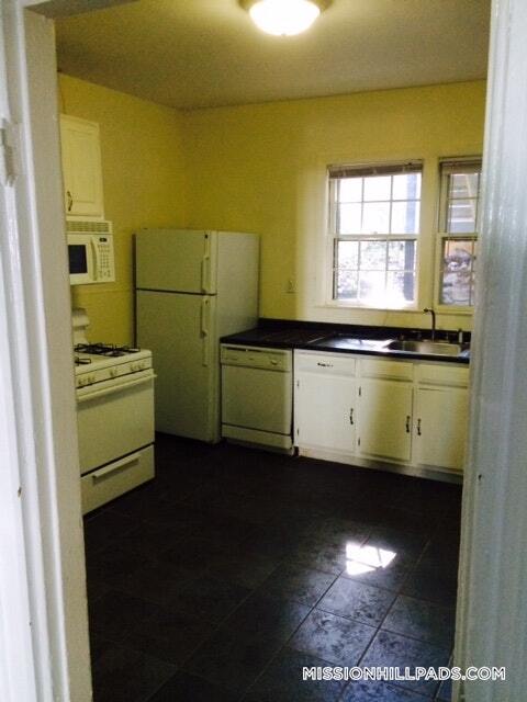 Building Photo - 42 Hillside St