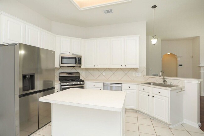 Building Photo - 25215 Aughton Dr