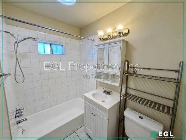 Building Photo - 648 W 91st St