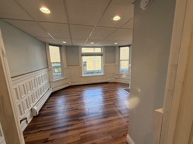 Building Photo - London Flats