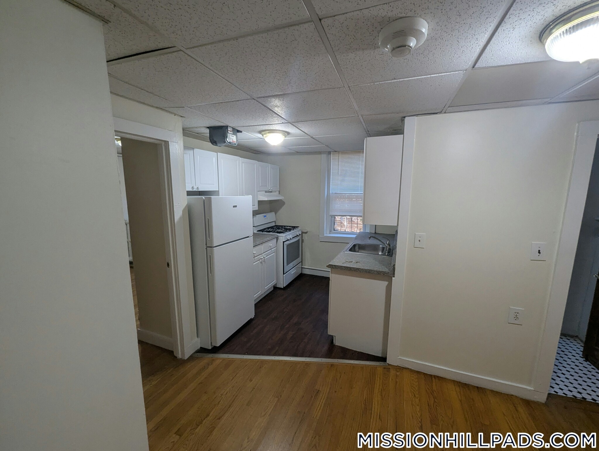 Building Photo - 352 Riverway