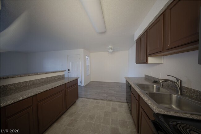 Building Photo - 2606 S Durango Dr