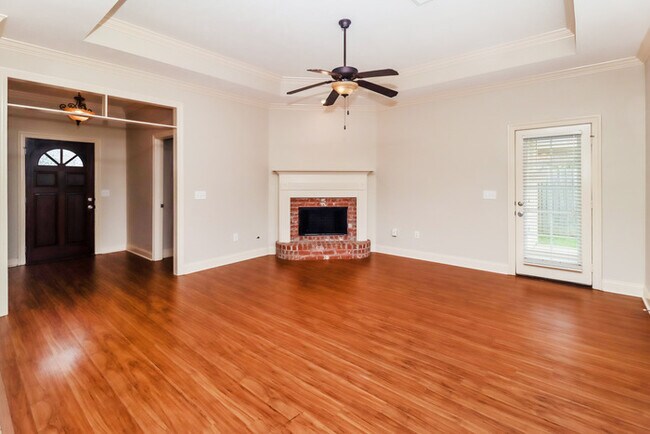 Building Photo - Cute 3 Bedroom Brick Home