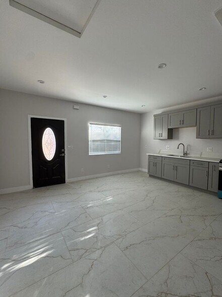 Building Photo - 3323 W 133rd St
