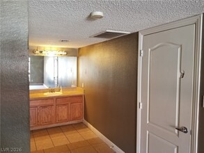 Building Photo - 1515 E Reno Ave