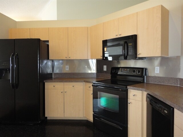 Building Photo - 4618 Castile Way S