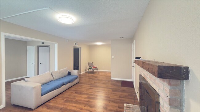 Building Photo - 2100 Wilcrest Dr