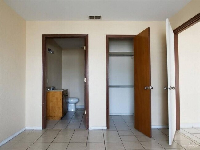 Building Photo - 10 US-83