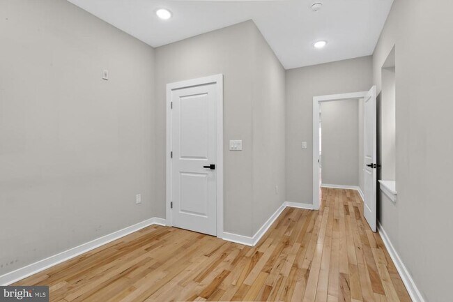 Building Photo - 2234 Master St