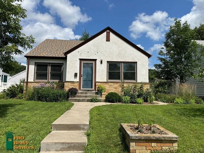 Building Photo - 3 Bedroom Home in Highland Park