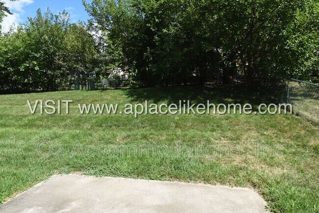 Building Photo - 119 SE Greystone Dr