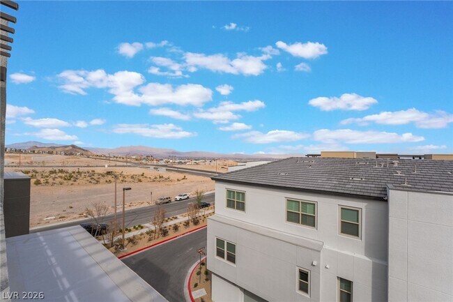 Building Photo - 667 Grey Saker St