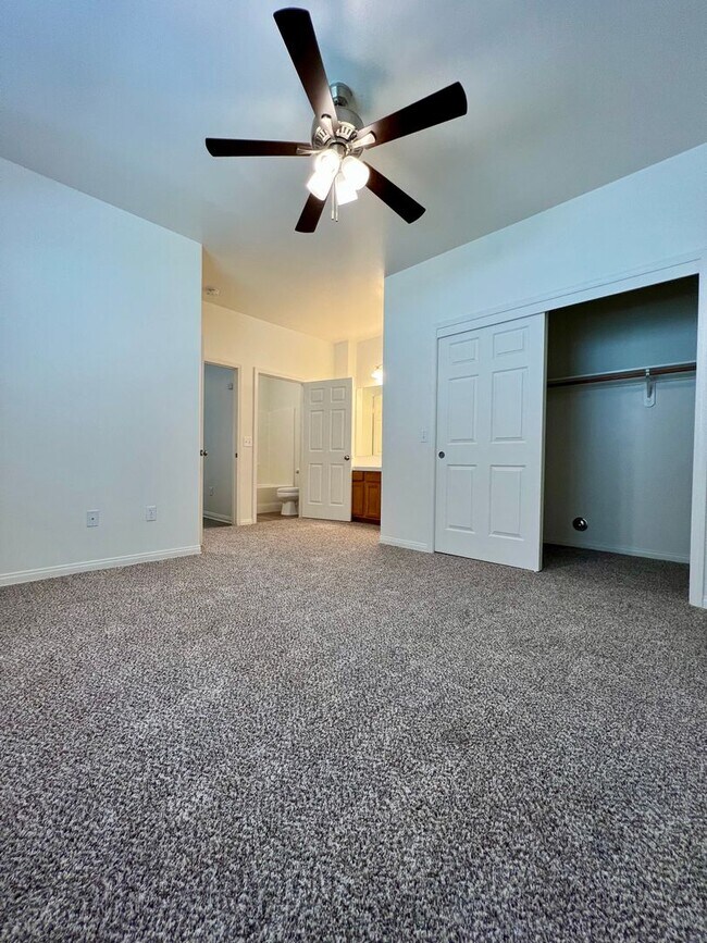 Building Photo - 708 Meadow Grove Ct