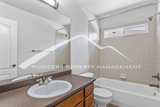 Building Photo - Low-Maintenance Living in Desirable West S...