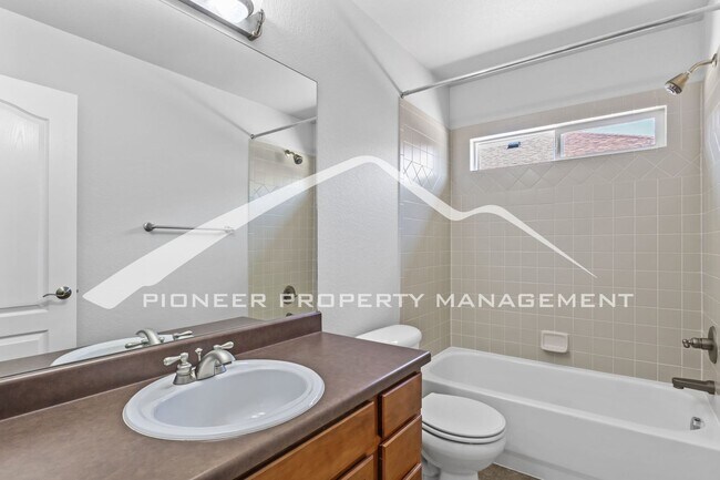 Building Photo - Low-Maintenance Living in Desirable West Side Neighborhood 5 bd, 2 car garage and AC