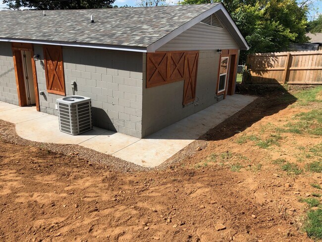 Building Photo - 1212 Cedar St