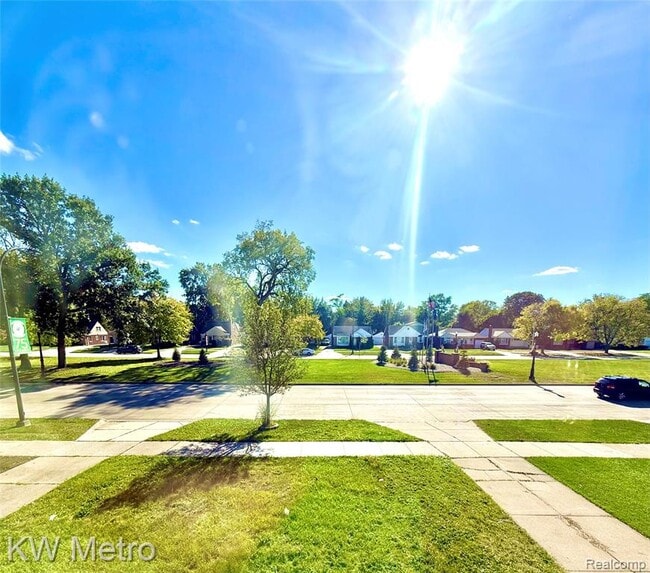 Building Photo - 2180-2182 Vernier Rd