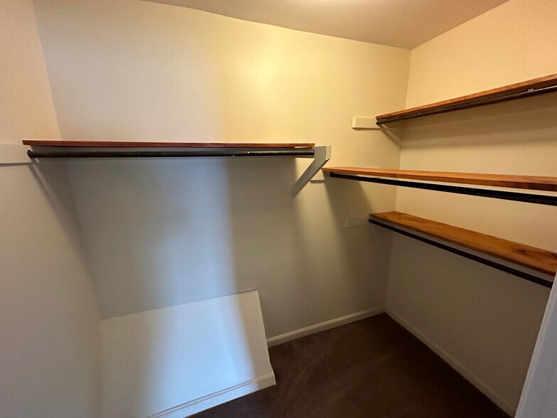Closet 1 - 426 W Main St
