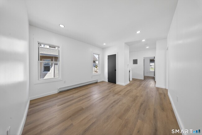 Building Photo - 259 Laurel Ave