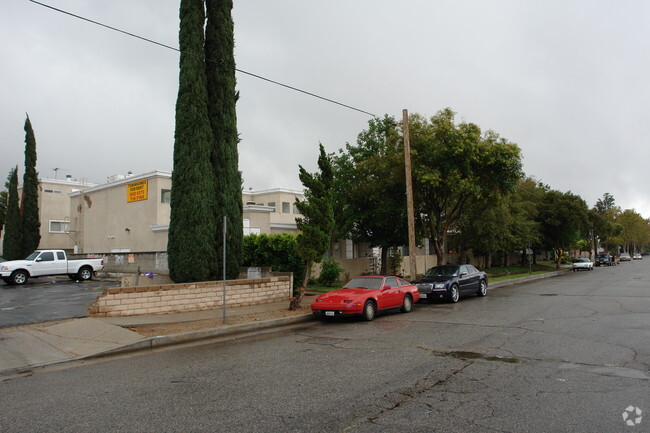 Building Photo - Eton Gardens Apartments