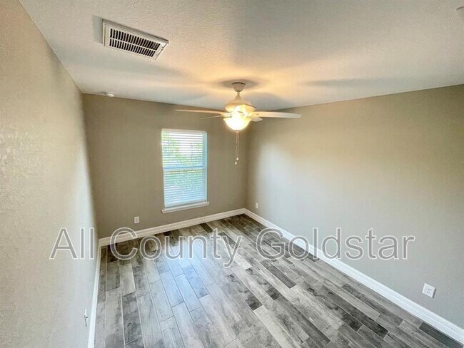 Building Photo - 134 Swan Dr