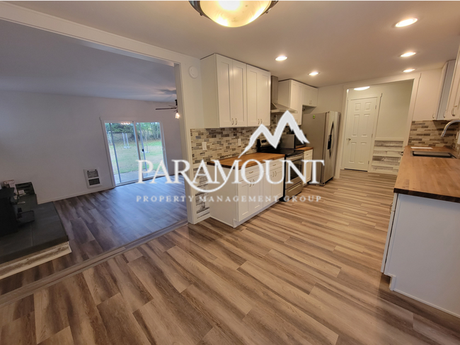 Building Photo - Updated 3 Bedroom Duplex!