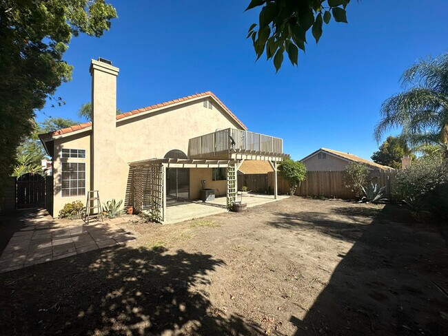 Building Photo - 39542 Del Val Dr