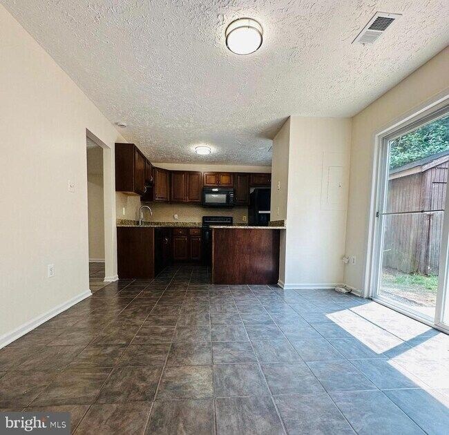 Building Photo - 9658 Woodhue Ct