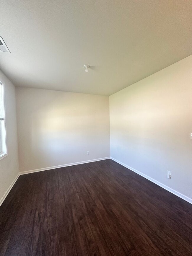 Building Photo - Spacious 4-Bedroom Home – Available Now!