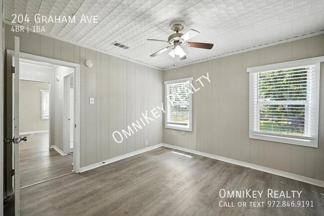 Building Photo - 204 Graham Ave