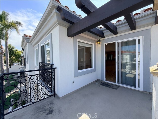 Building Photo - 710 1st Pl