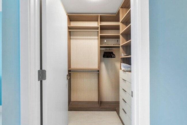 Building Photo - 3100 N Ocean Dr