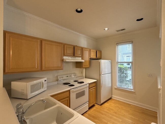 Building Photo - Dilworth/ Latta Heights