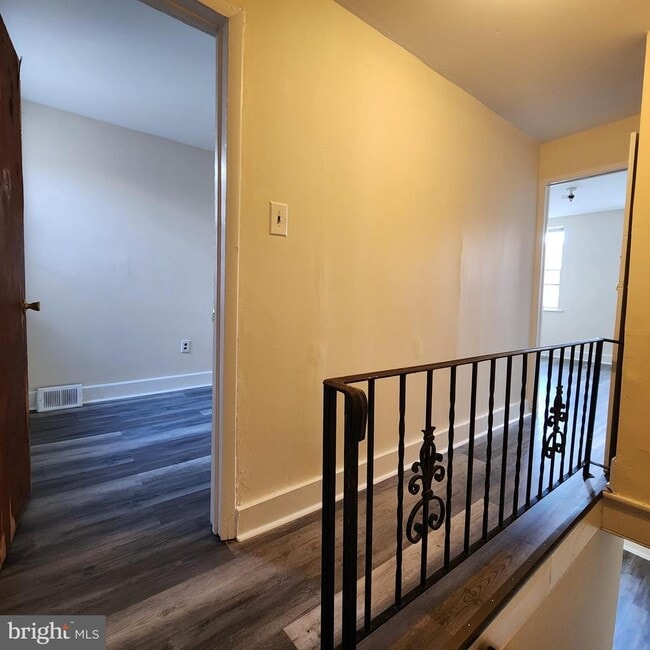 Building Photo - 2450 N Fairhill St