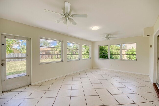 Building Photo - 2074 SE Doverbrook St