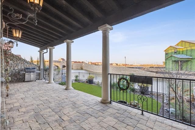 Building Photo - 28 Comillas Dr