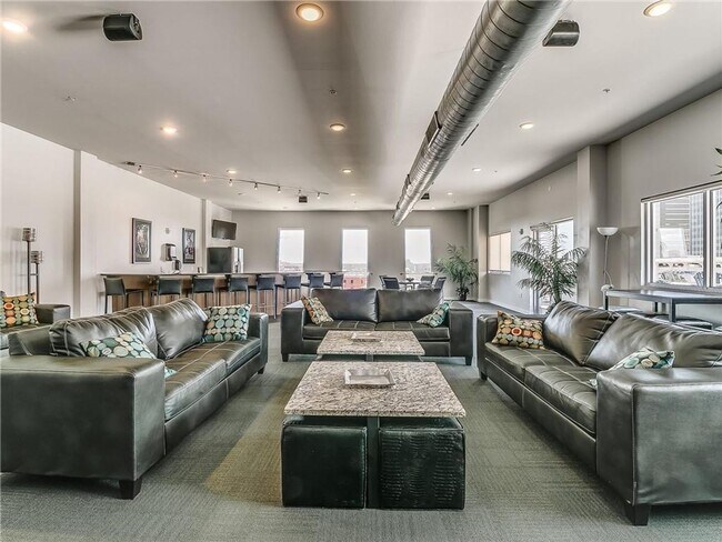 Building Photo - 1 NE 2nd St