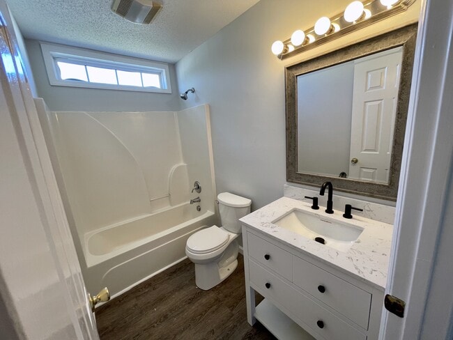 Building Photo - 160 Hunters Ridge