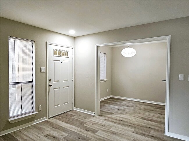 Building Photo - 3500 Tangle Brush Dr