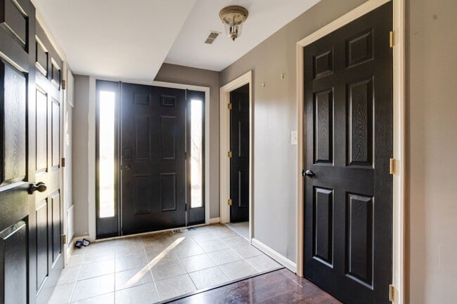 Building Photo - 1730 Bluffs Island Ct