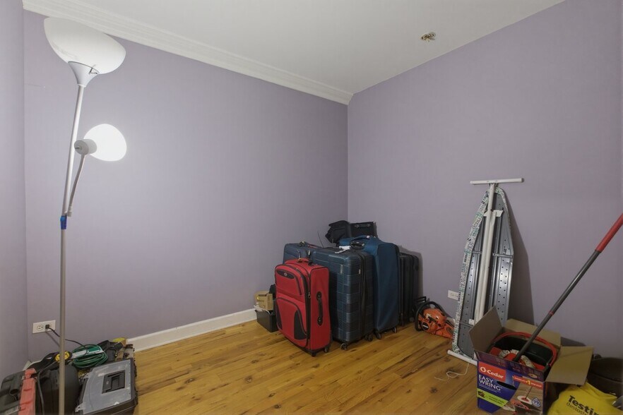 Building Photo - 1051 N Milwaukee Ave