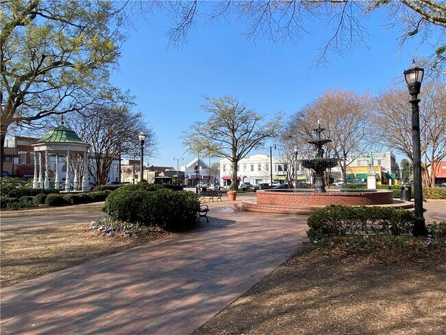 Building Photo - 306 Kennesaw Ave